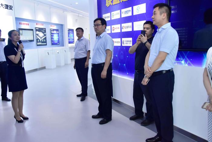_DSC9377调亮缩小.jpg